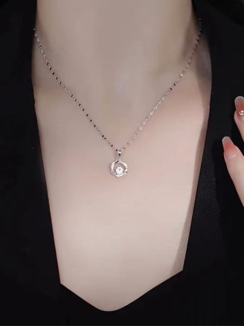 Mobius clavicle necklace