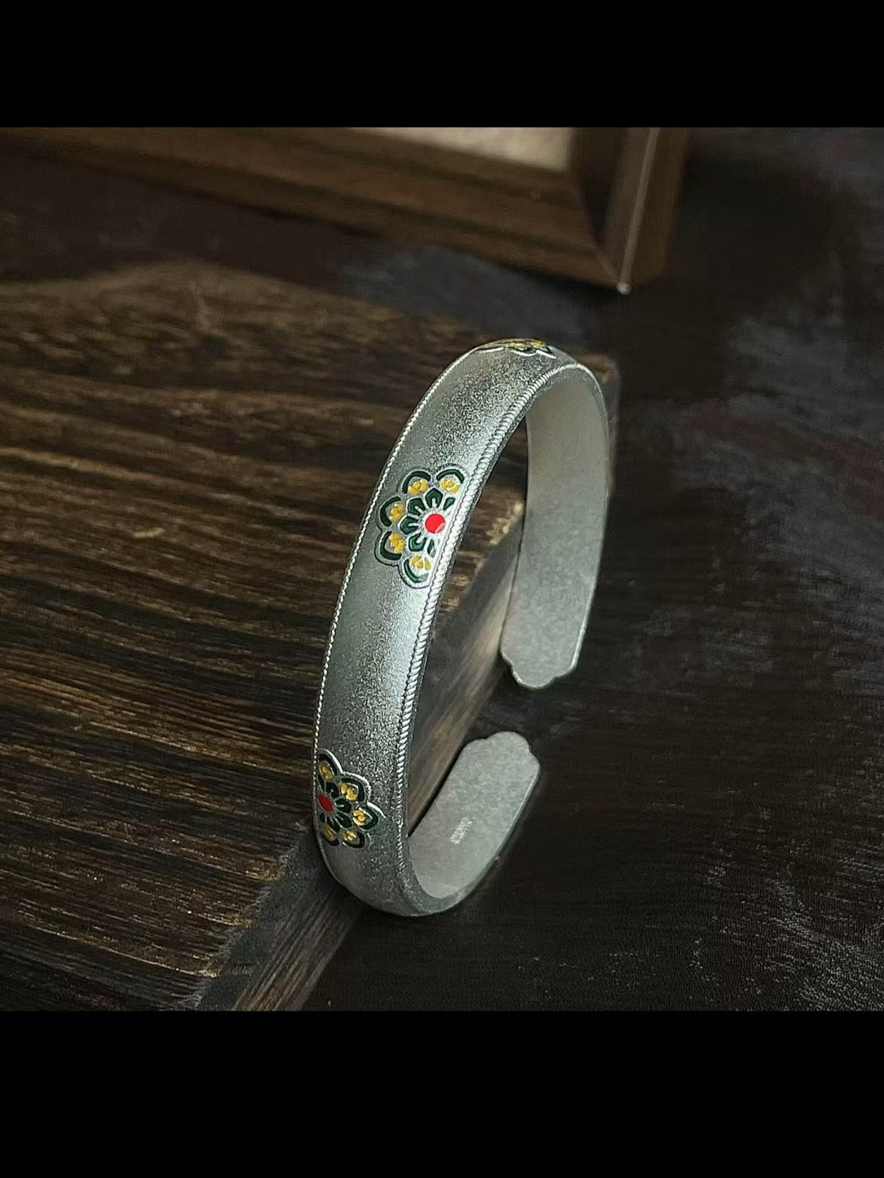 Enamel Baoxianghua bracelet