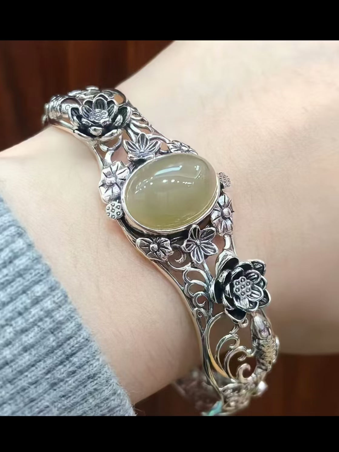 Lotus Pond Moonlight Hollow Bracelet